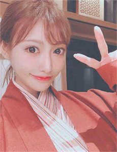 《一边吃奶一边摸做爽视频-美女被打开了屁股进去的视频》